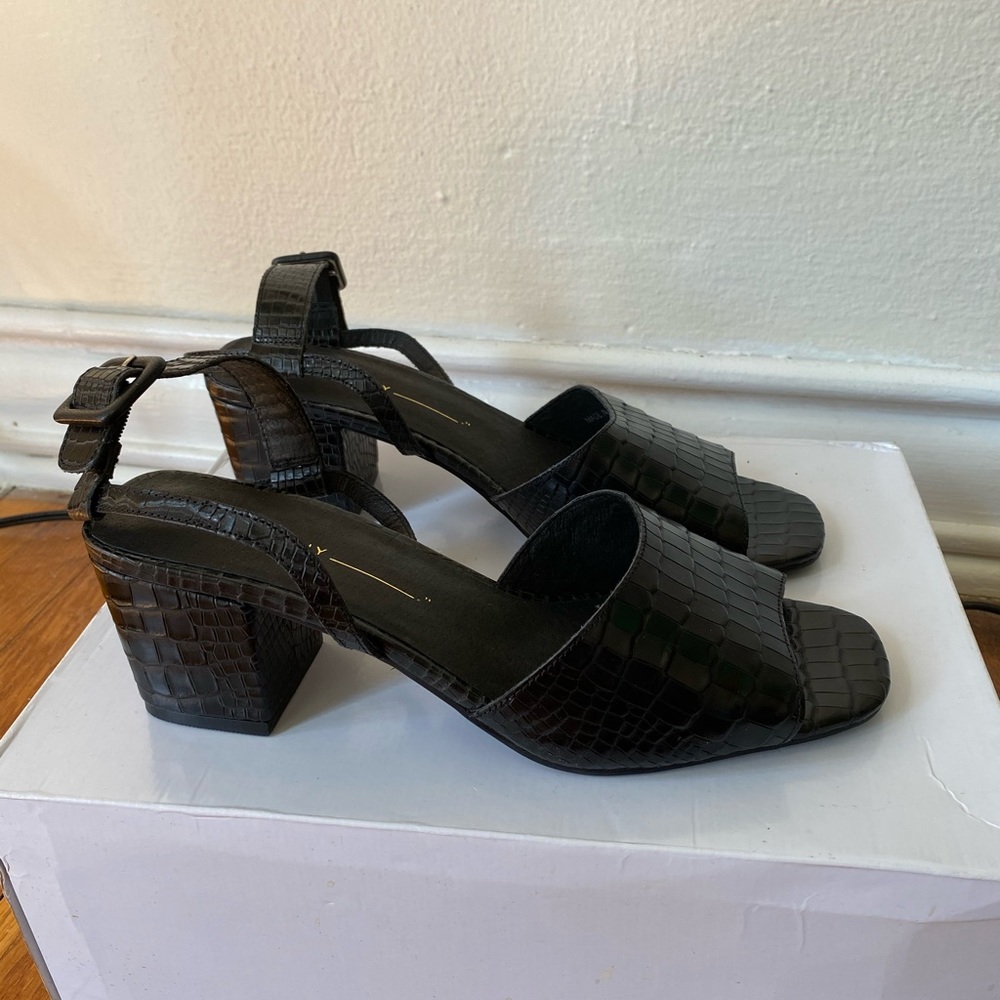Intentionally Blank Vintage Inspired Leather Heel - Picture 12 of 12